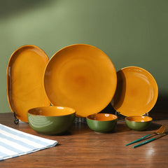 Golden Dinner Set with Green Exterior (Set of 23)