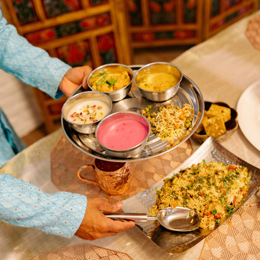 6 Easy Ways to Set the Perfect Dinner Table for Diwali - The Golden Theory