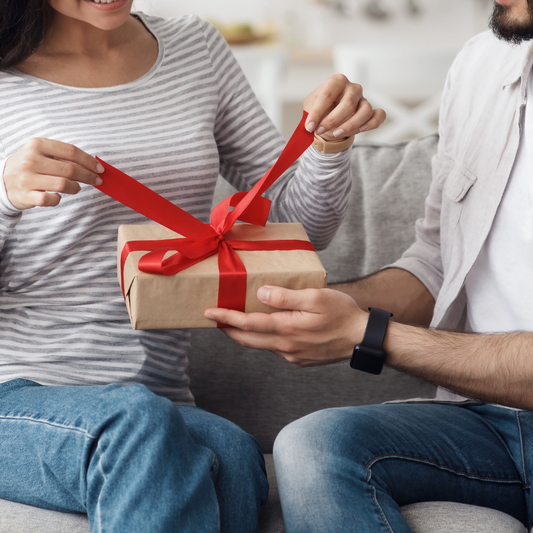 Unforgettable Gifts for Your Girlfriend: Make Her Smile with Thoughtful Surprises