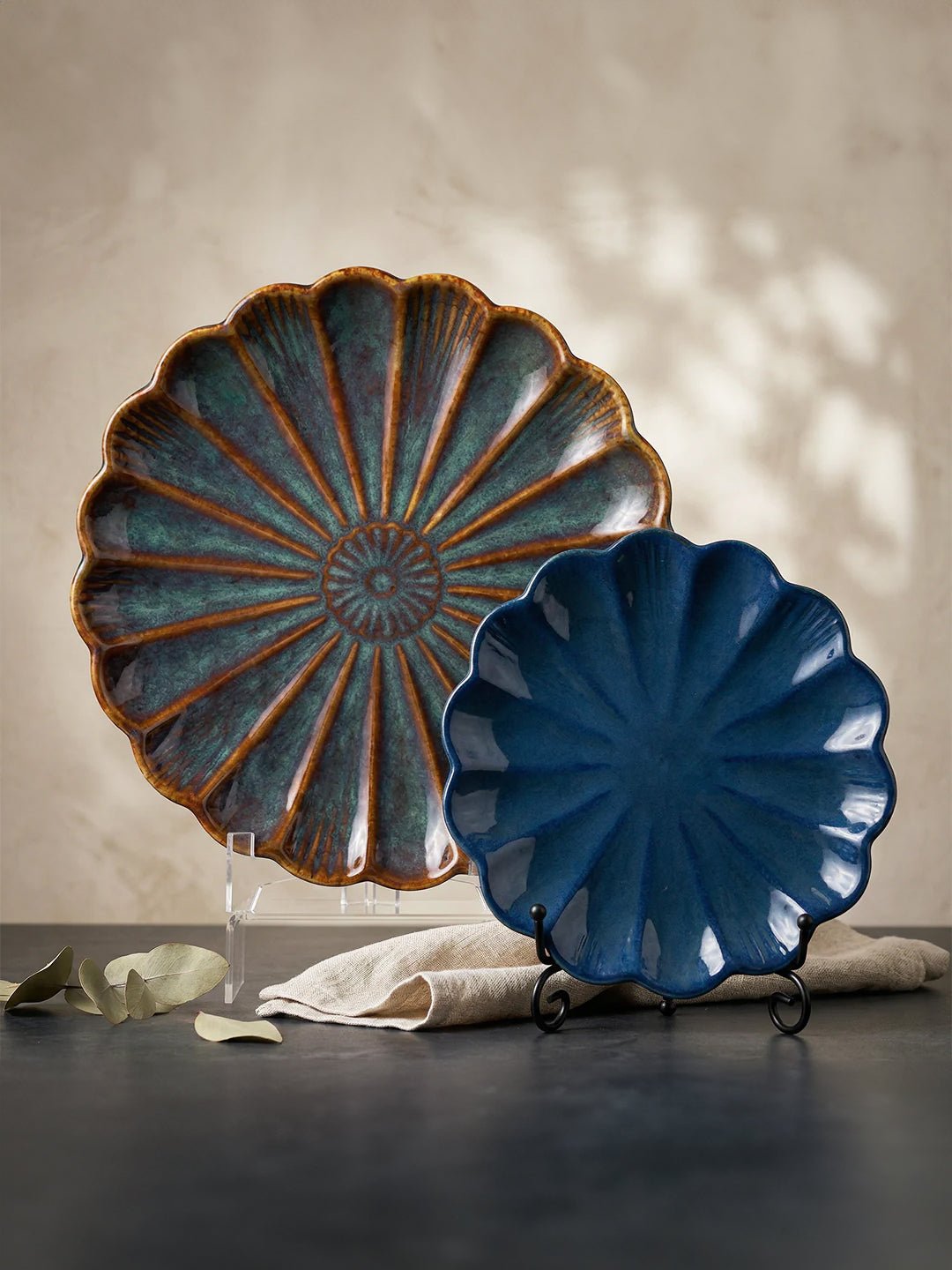 2-Piece Scalloped Ceramic Serving Platter Set - The Golden Theory Main image