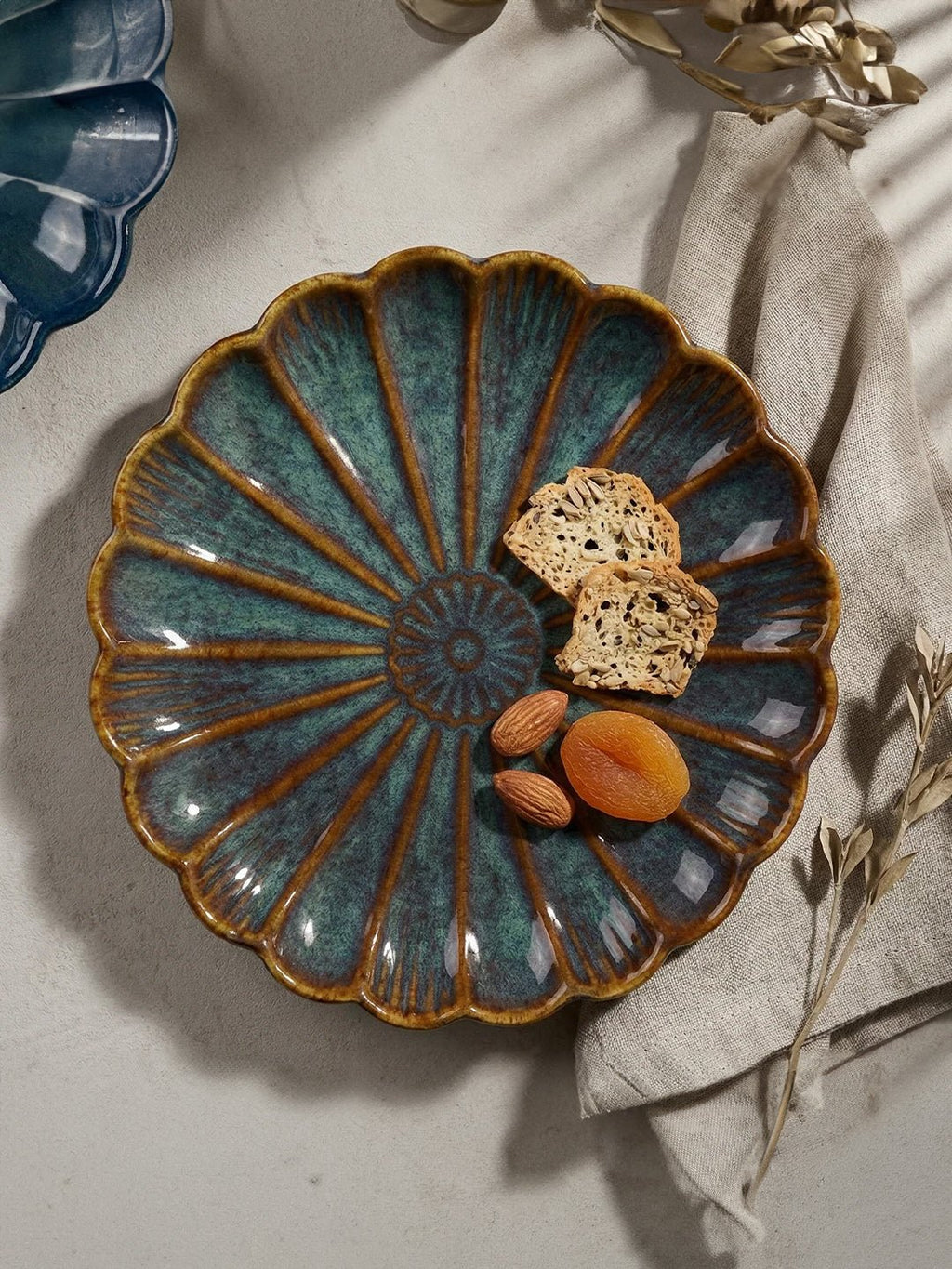 2-Piece Scalloped Ceramic Serving Platter Set - The Golden Theory