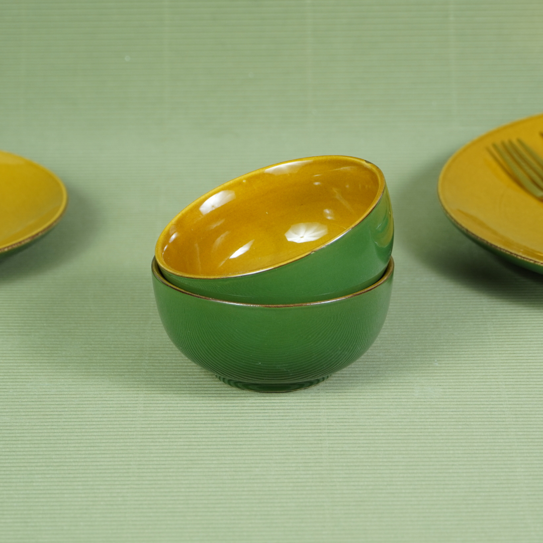 Golden Dinner Set with Green Exterior (Set of 23)