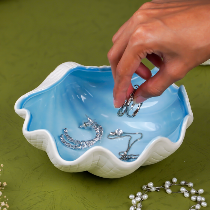 Blue and White Shell-Shaped Jwellery Bowl