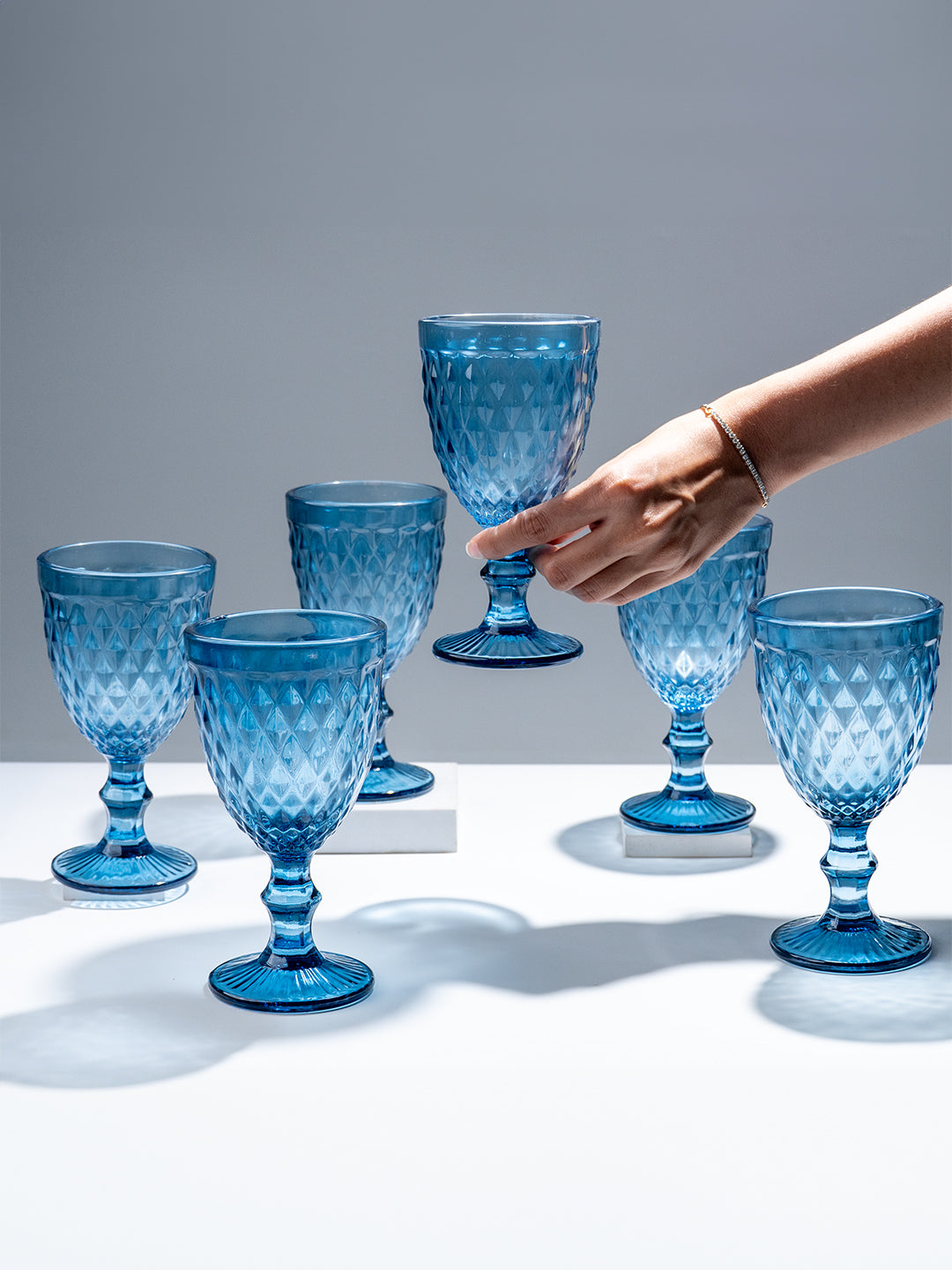 Vintage-Style Diamond Cut Glass Goblet - Set of 6