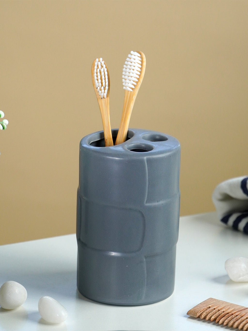 Matte Gray Textured Ceramic Bathroom Set of 4