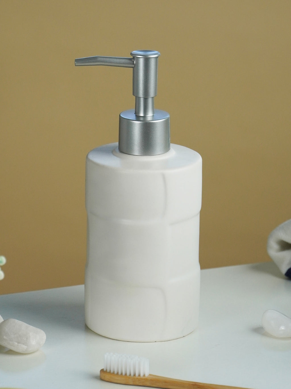 White Textured Ceramic Bathroom Set of 4