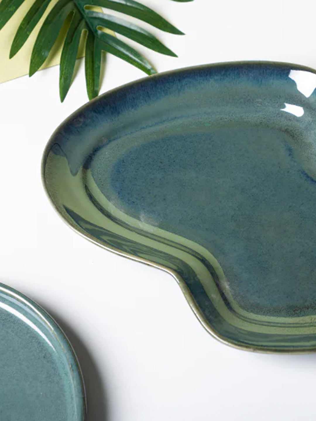 Grey Color Zig Zag Shaped Platter Secondary image