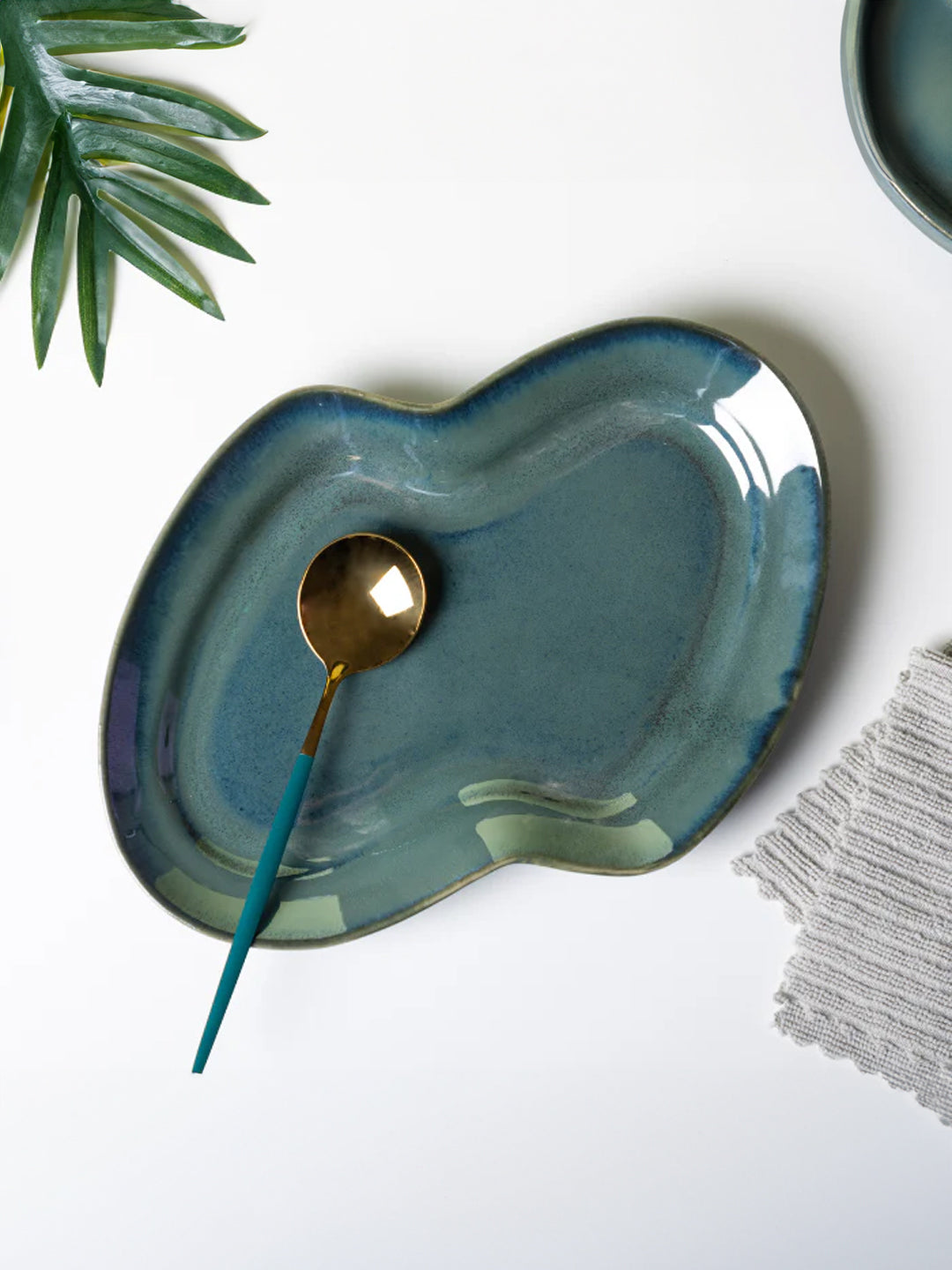 Grey Color Zig Zag Shaped Platter Main image