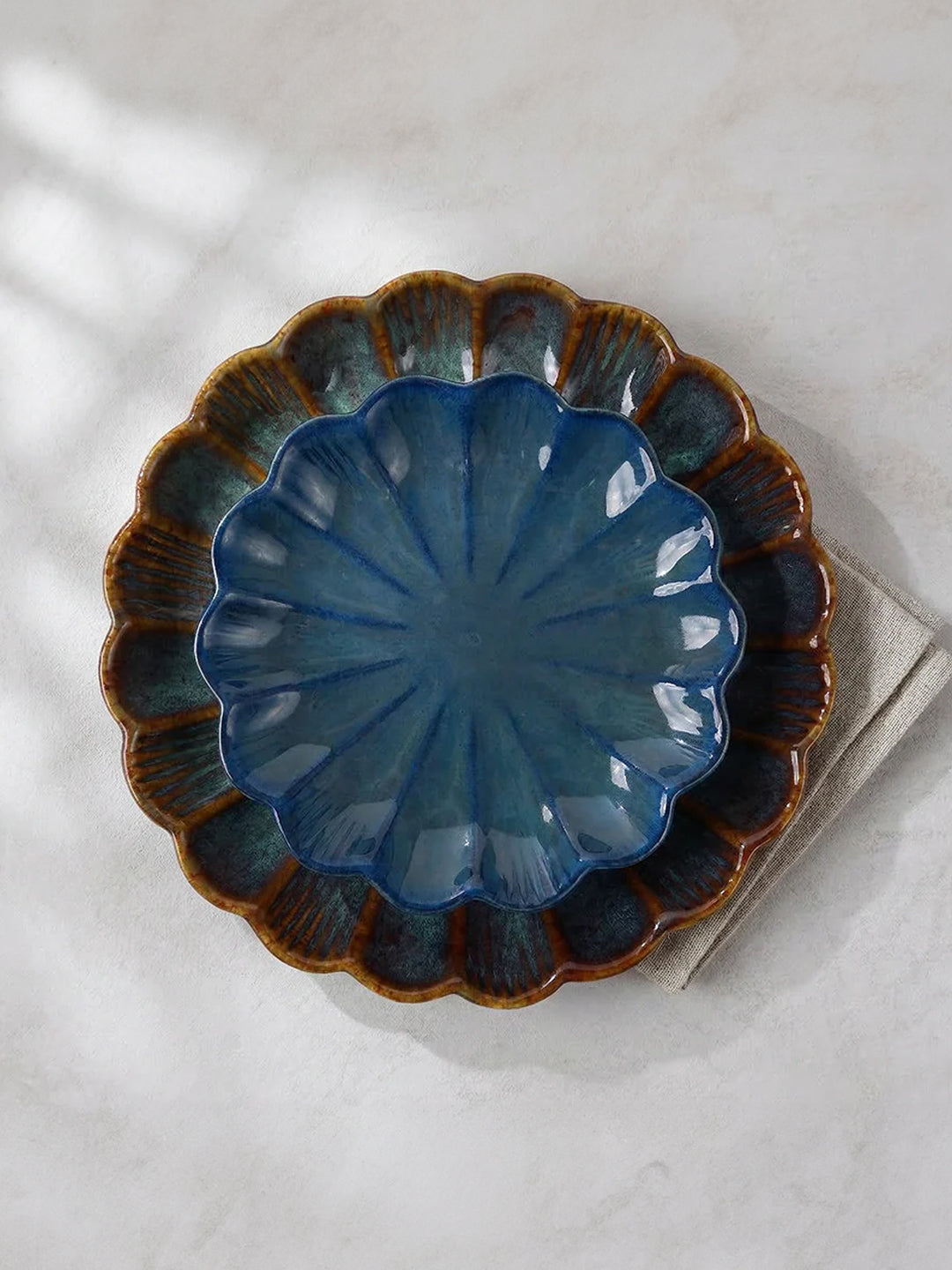 2-Piece Scalloped Ceramic Serving Platter Set Secondary image