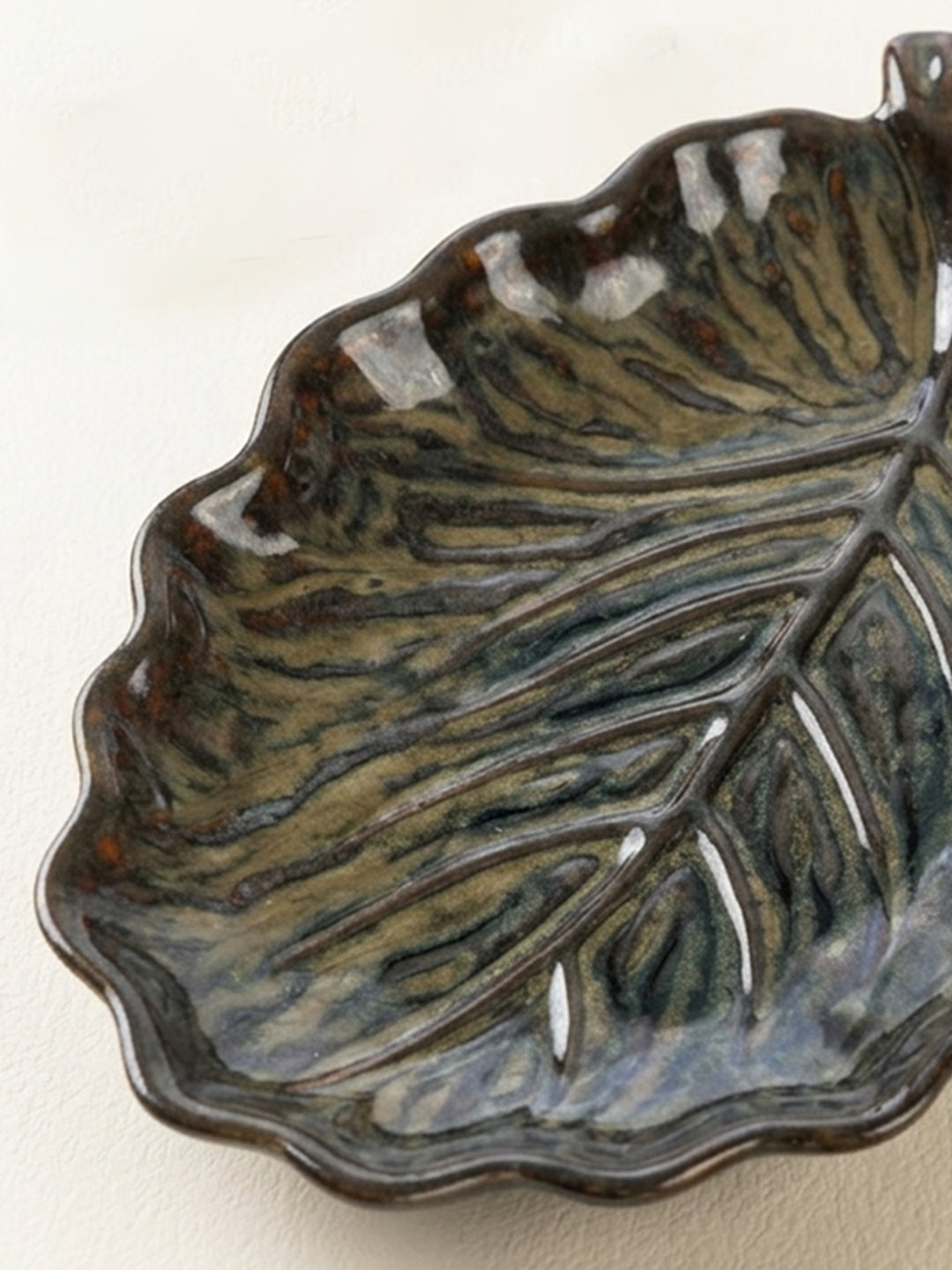 Green Ceramic Leaf Platter Secondary image
