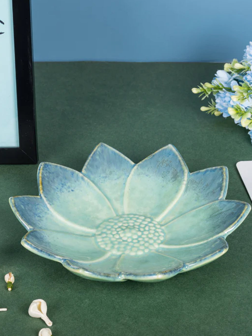 Dual Tone Blue Color Flower-Shaped Platter