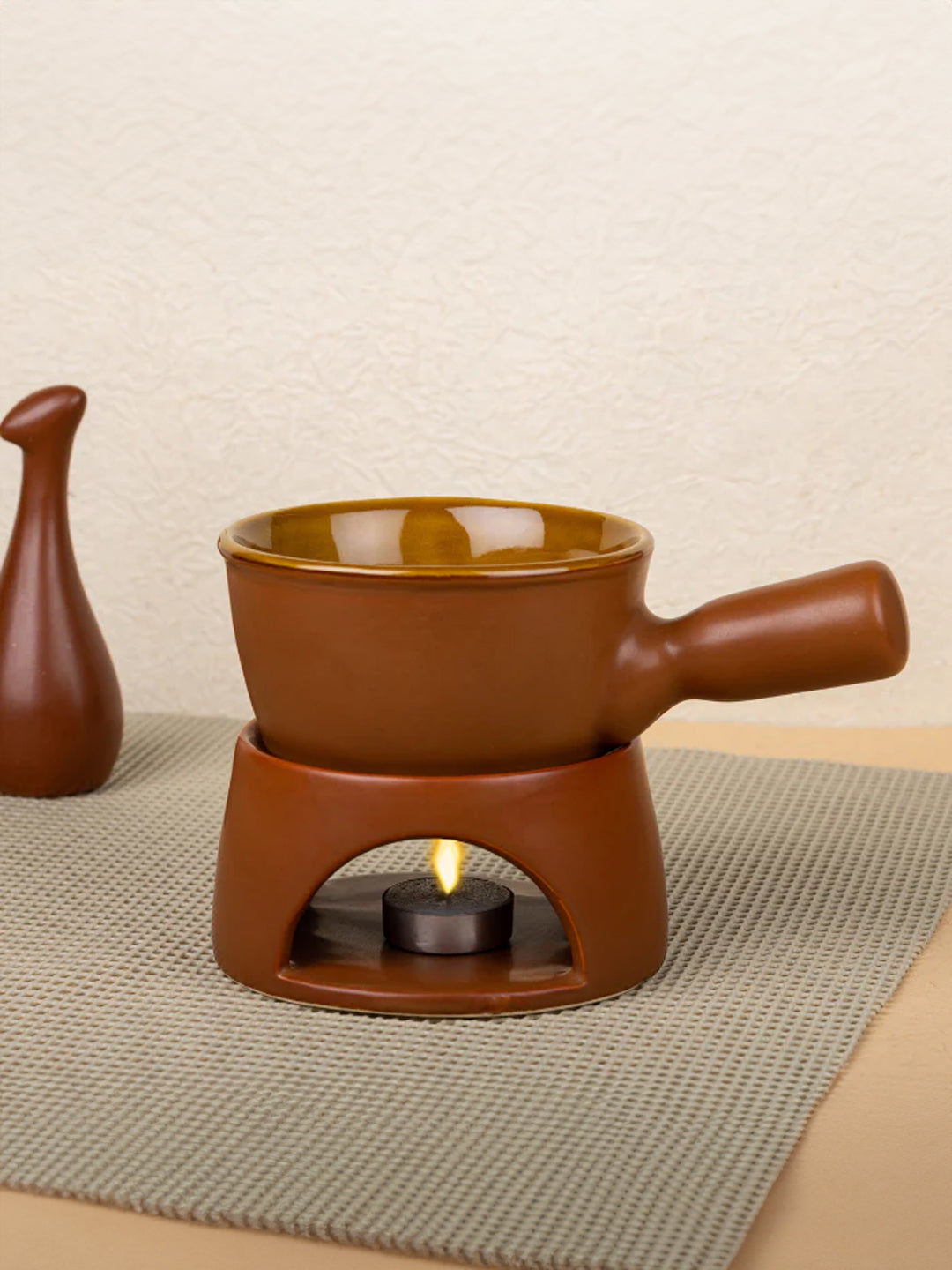 Golden Color Round Fondue Pot Main image