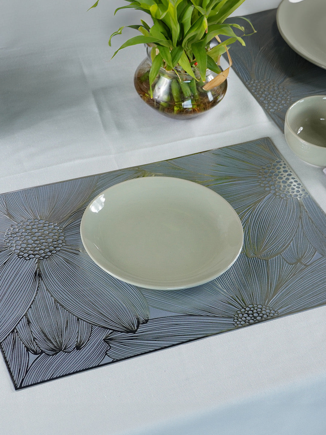 Petal Large Table Protector Mats | Set of 2,6 Secondary image