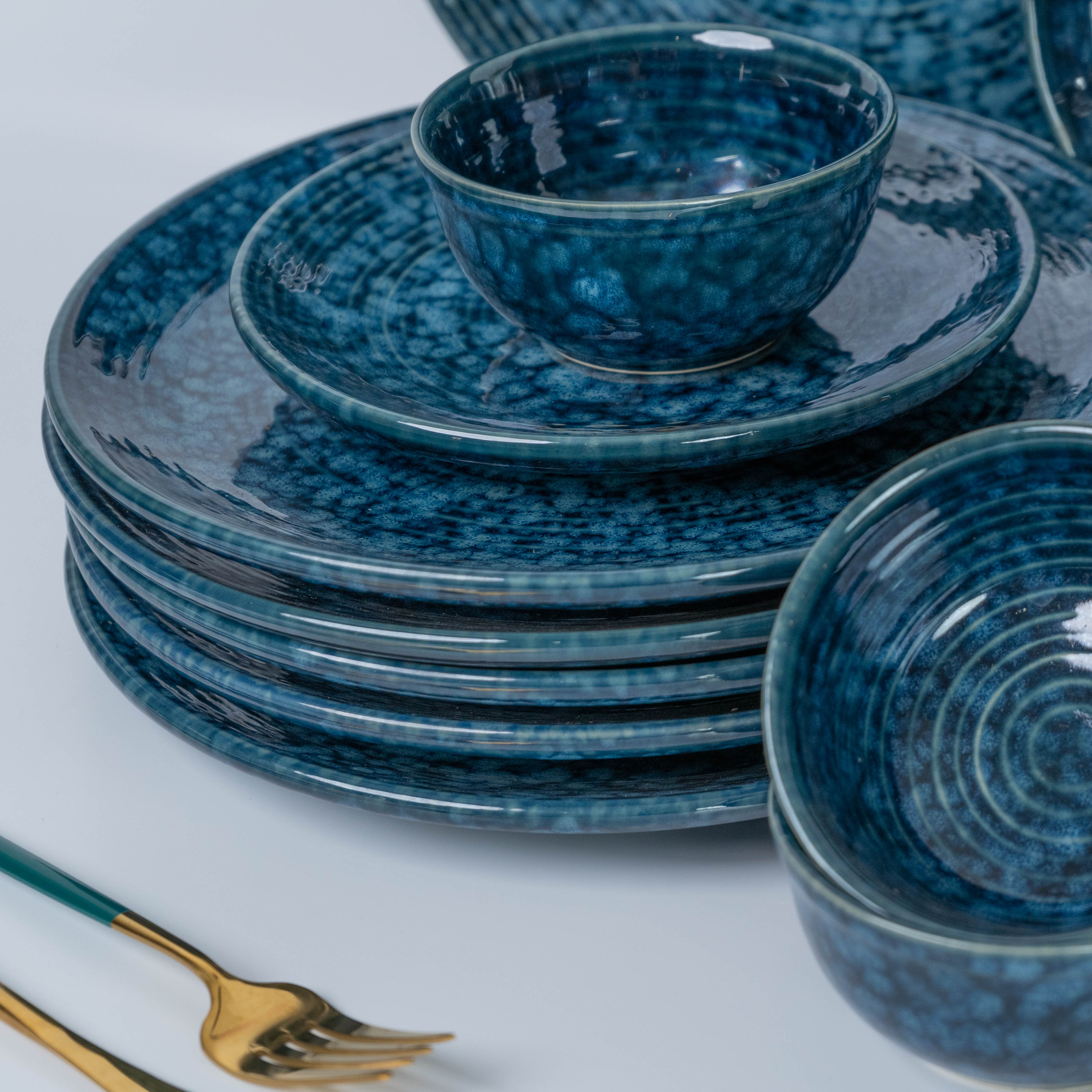 Dinner Set in Ceramic with a Speckled Blue Design (Set of 12)