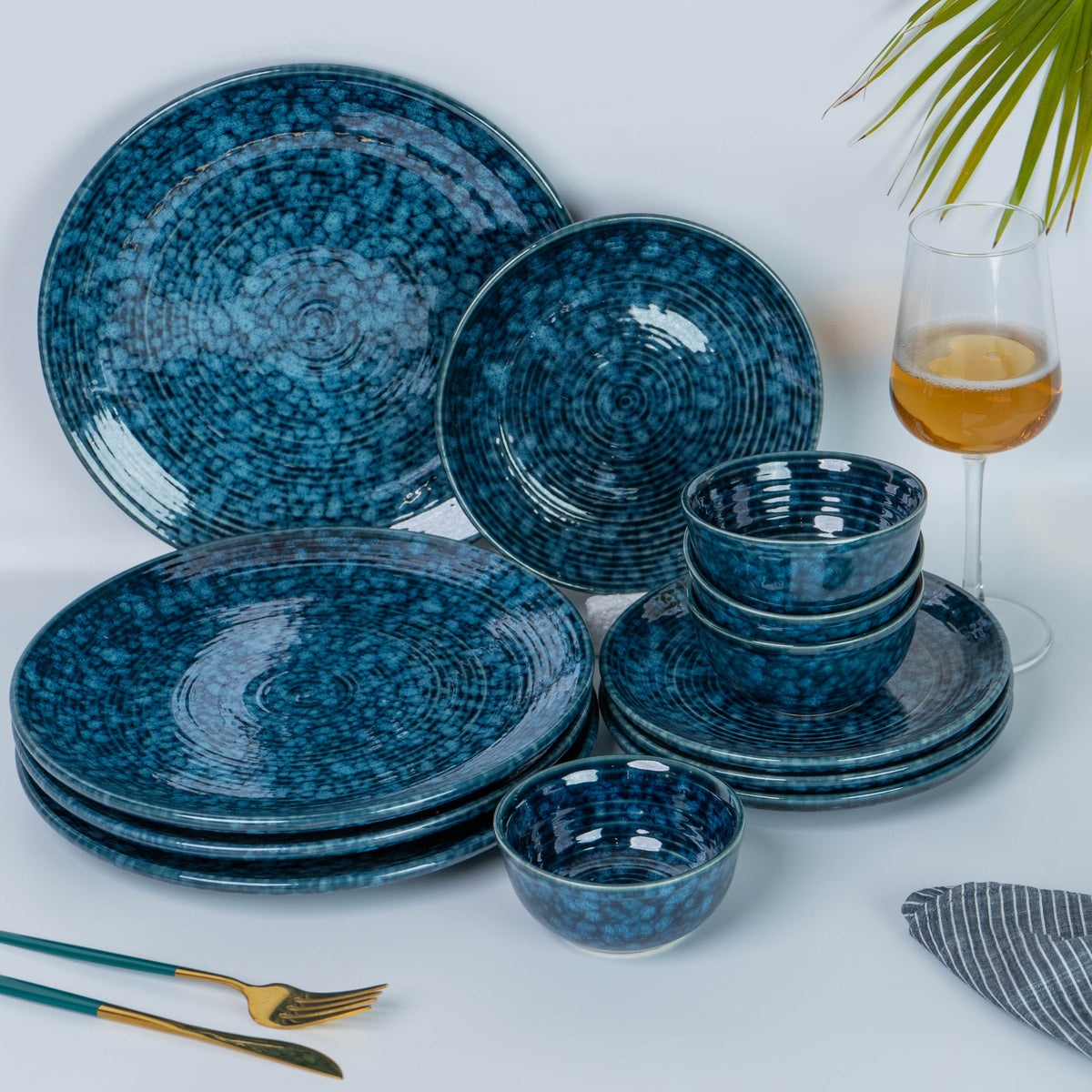 Dinner Set in Ceramic with a Speckled Blue Design (Set of 12)