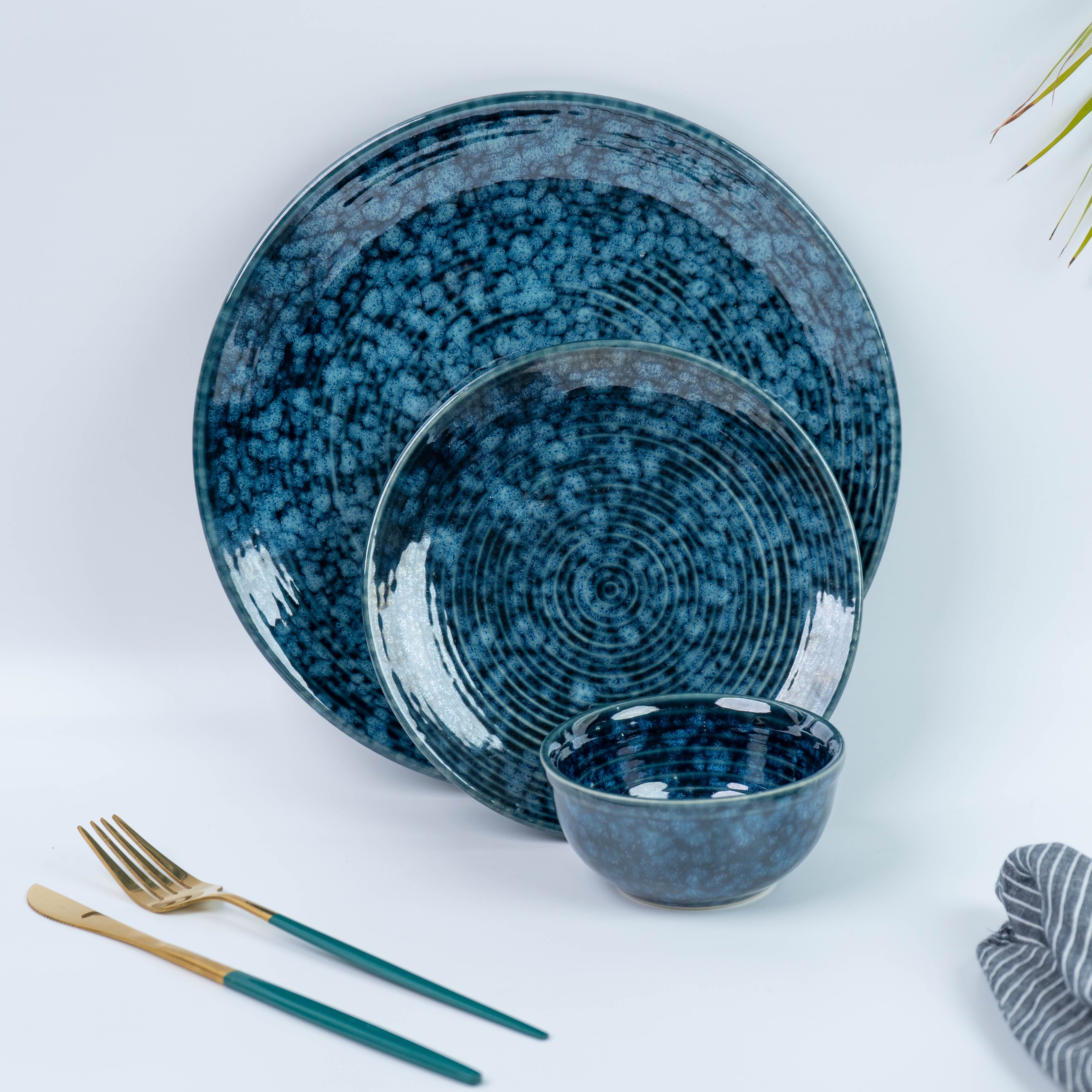 Dinner Set in Ceramic with a Speckled Blue Design (Set of 12)