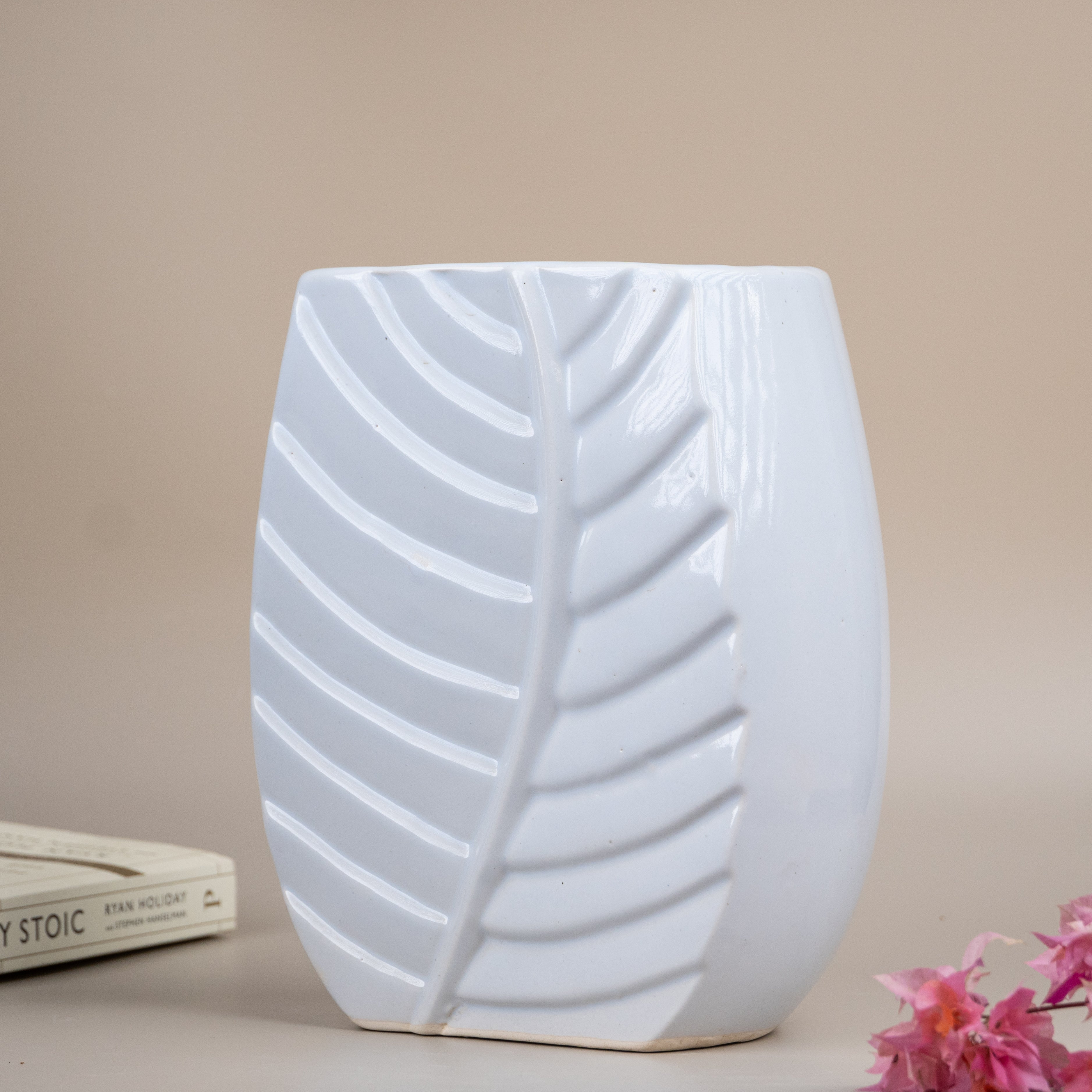 White Color Leaf Shaped Flower Vase