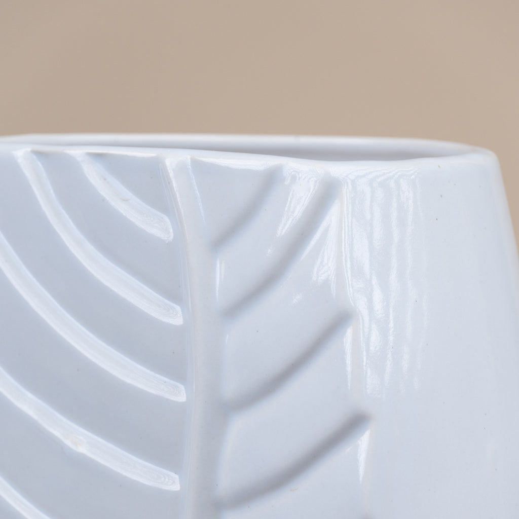 White Color Leaf Shaped Flower Vase
