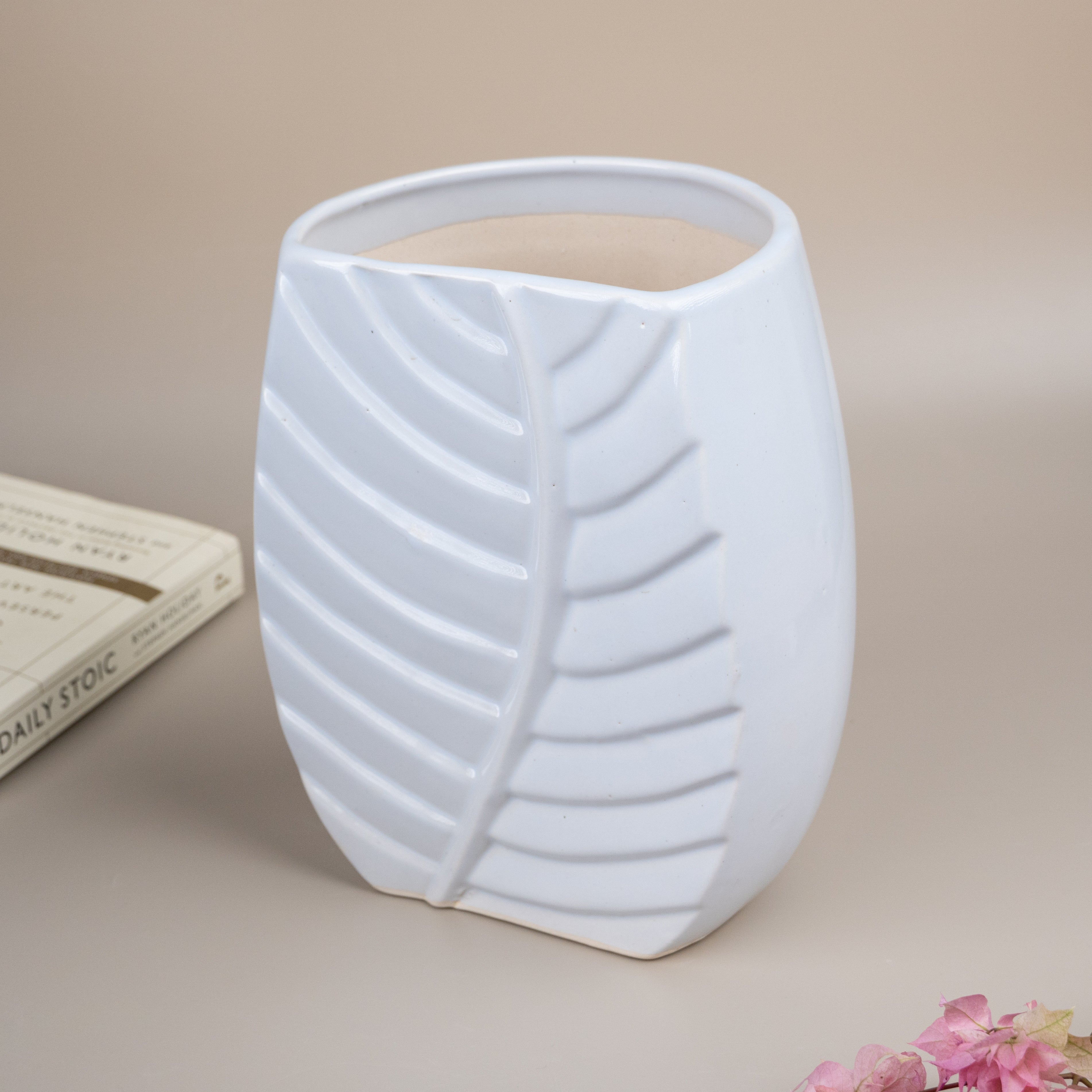 White Color Leaf Shaped Flower Vase