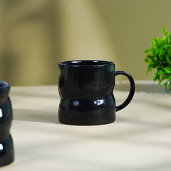 Curved Grip Design Black Ceramic Mug