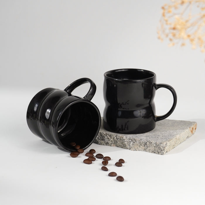 Curved Grip Design Black Ceramic Mug