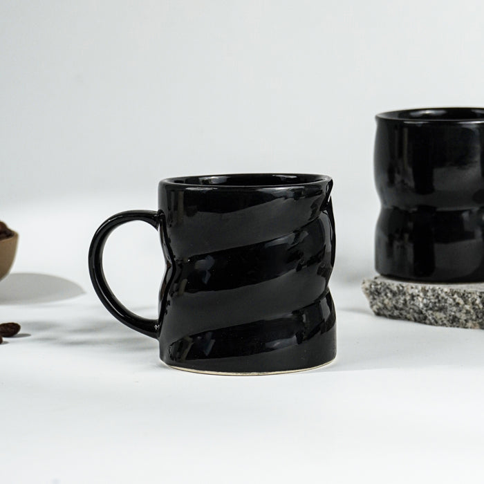 Curved Grip Design Black Ceramic Mug
