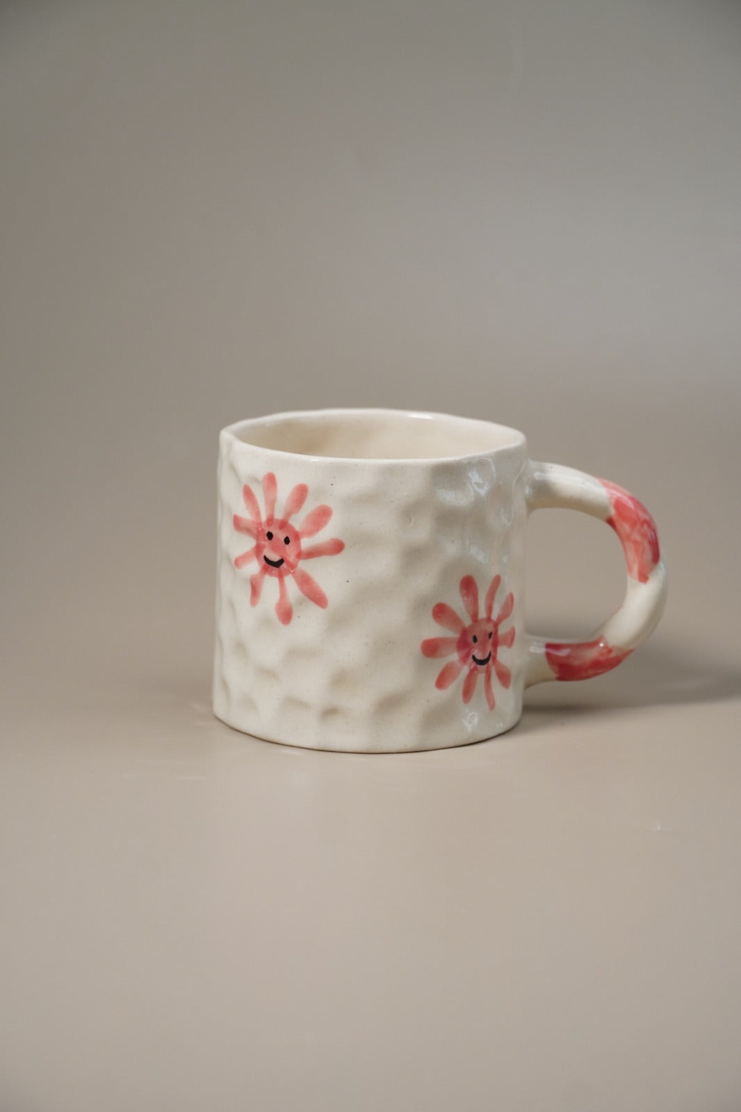 Smiley Daisy Hand-Painted Textured Mug - Pink