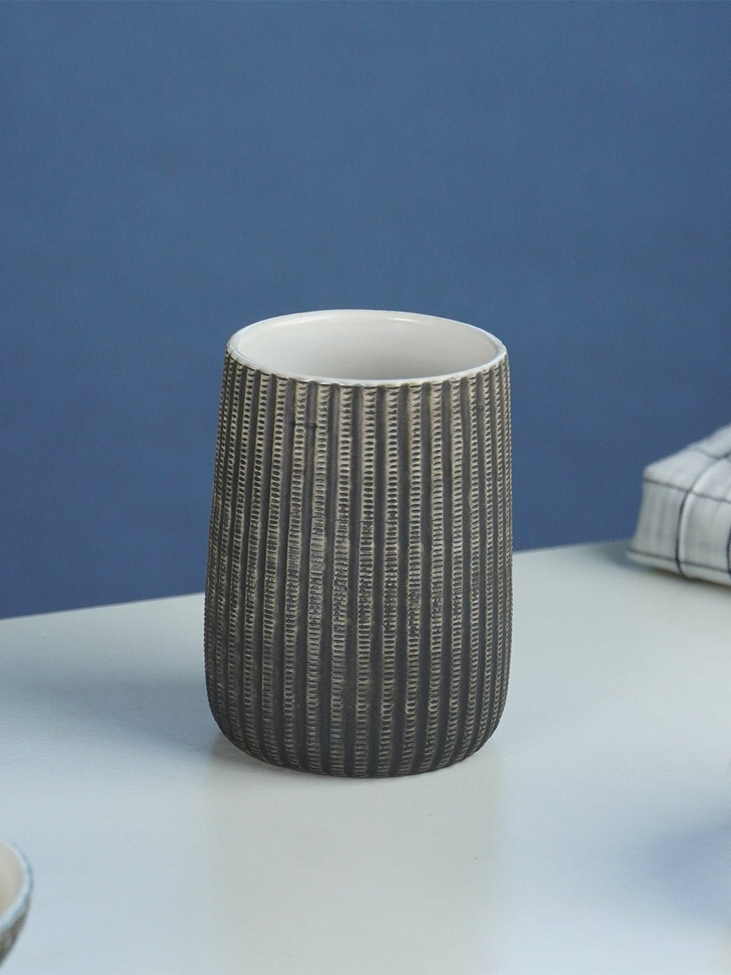 Black and Ivory Ribbed Ceramic Bathroom Set of 4 - The Golden Theory