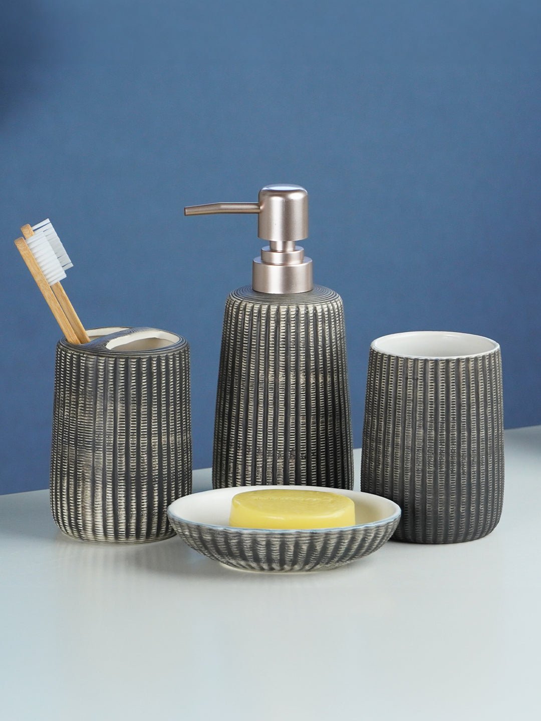 Black and Ivory Ribbed Ceramic Bathroom Set of 4 - The Golden Theory Main image