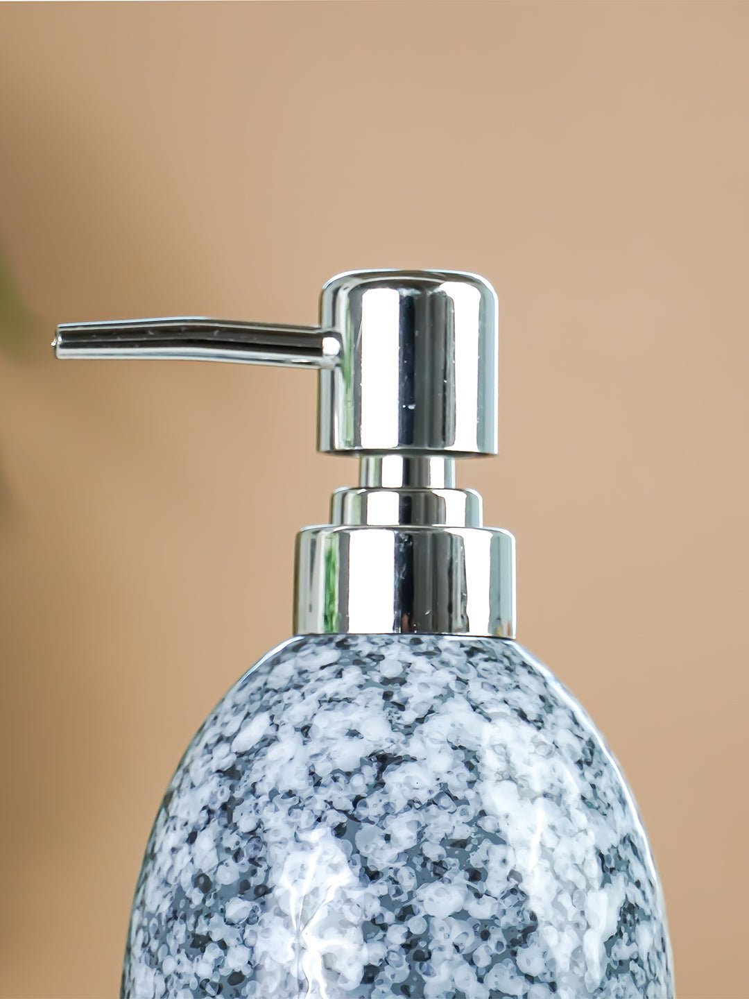 Black and White Granite-Style Ceramic Soap Dispenser Secondary image