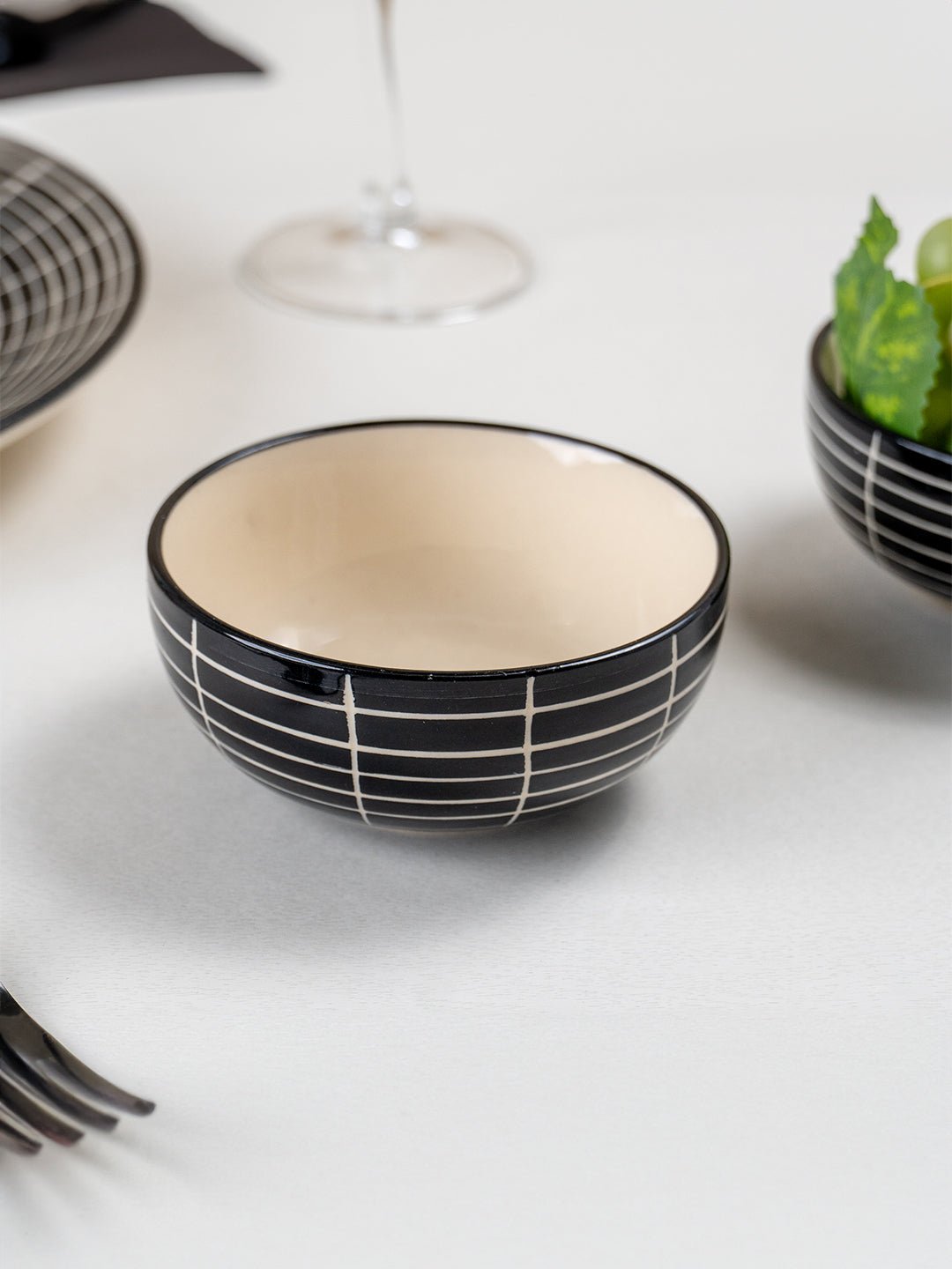 Black and White Grid Ceramic Dinnerware - Set of 18 - The Golden Theory