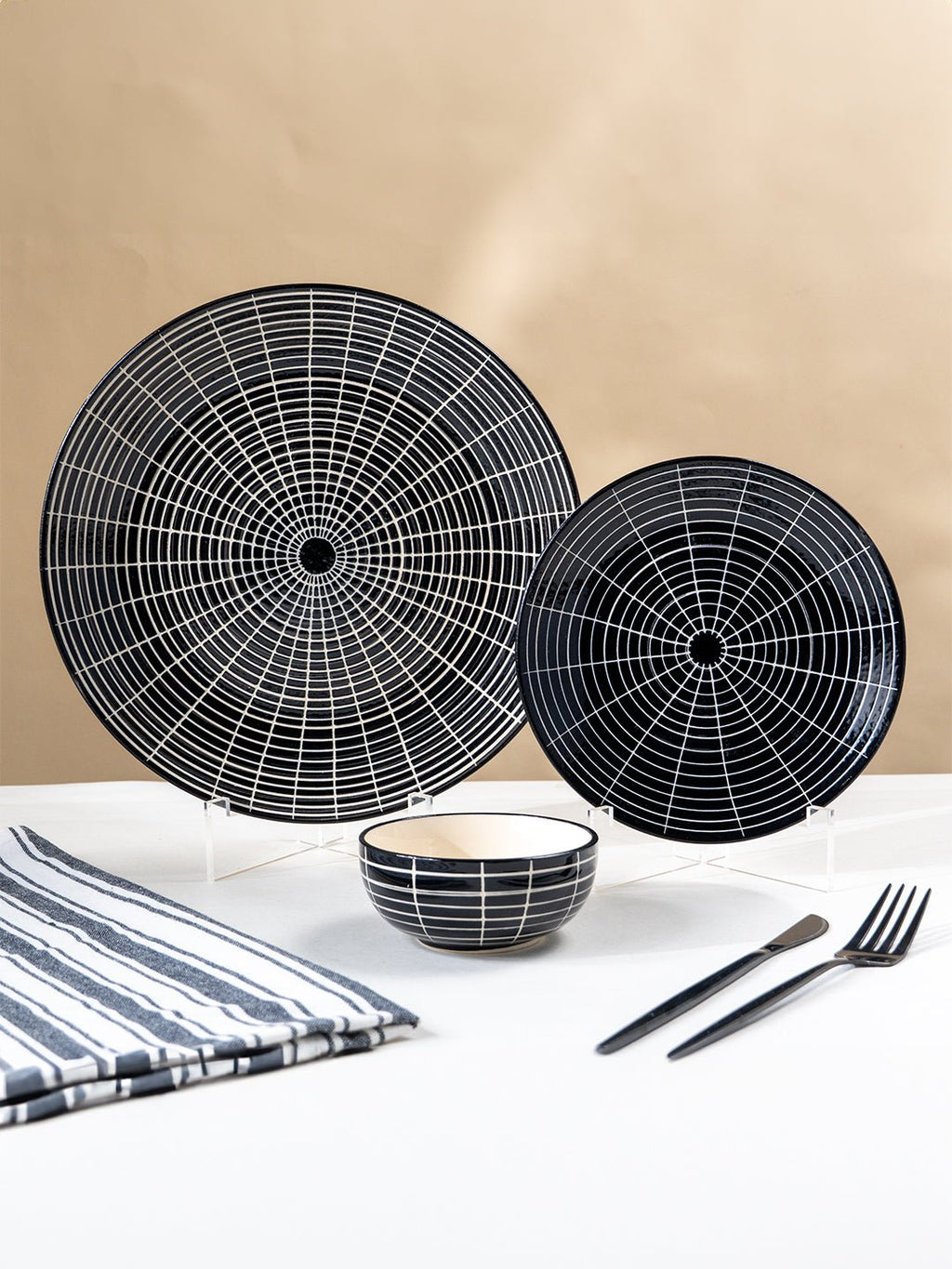 Black and White Grid Ceramic Dinnerware - Set of 18 - The Golden Theory