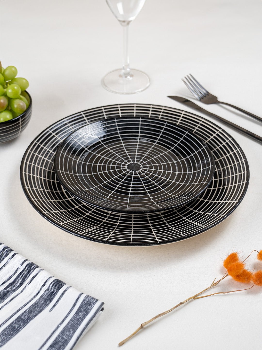 Black and White Grid Ceramic Dinnerware - Set of 18 - The Golden Theory
