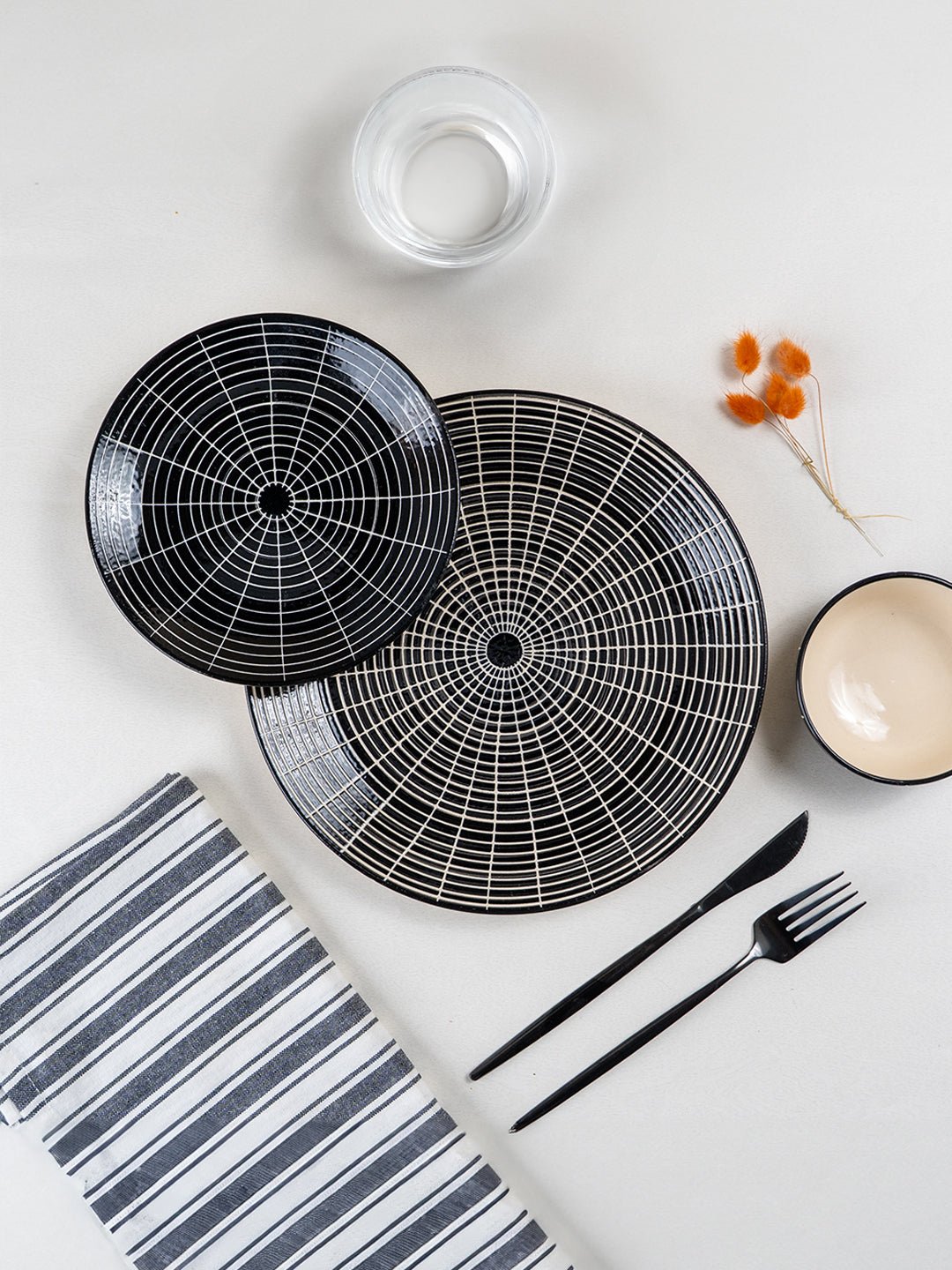 Black and White Grid Ceramic Dinnerware - Set of 18 - The Golden Theory