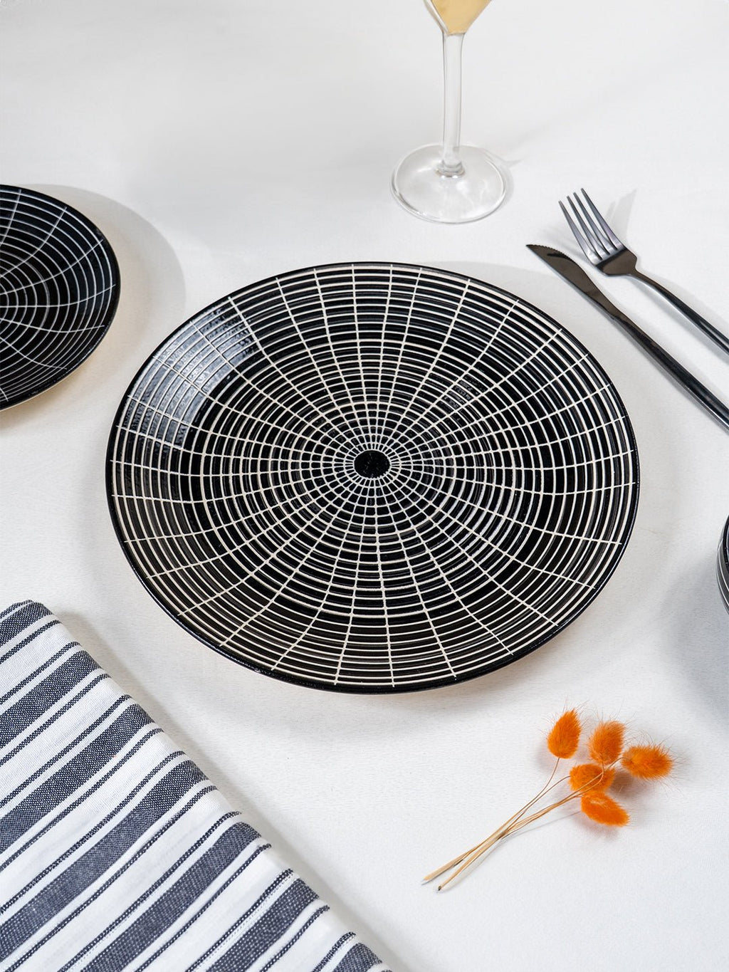Black and White Grid Ceramic Dinnerware - Set of 18 - The Golden Theory