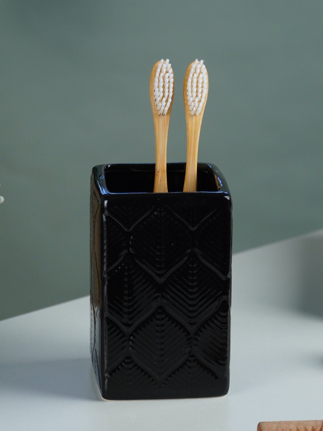 Black Glossy Ceramic Bathroom Set with Embossed Leaf Pattern Set of 3 Secondary image