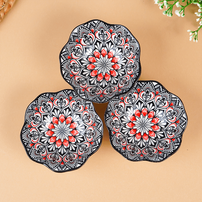 Black & White Scallop-Edge Ceramic Bowls Set of 3 - The Golden Theory