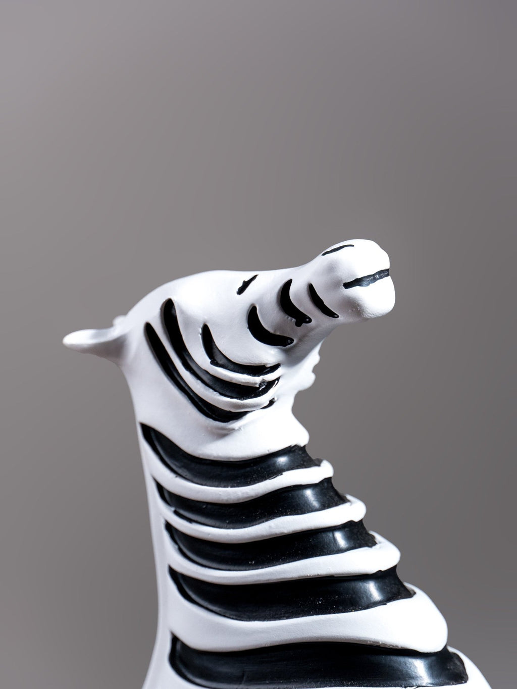 Black & White Zebra Sculpture Set - The Golden Theory