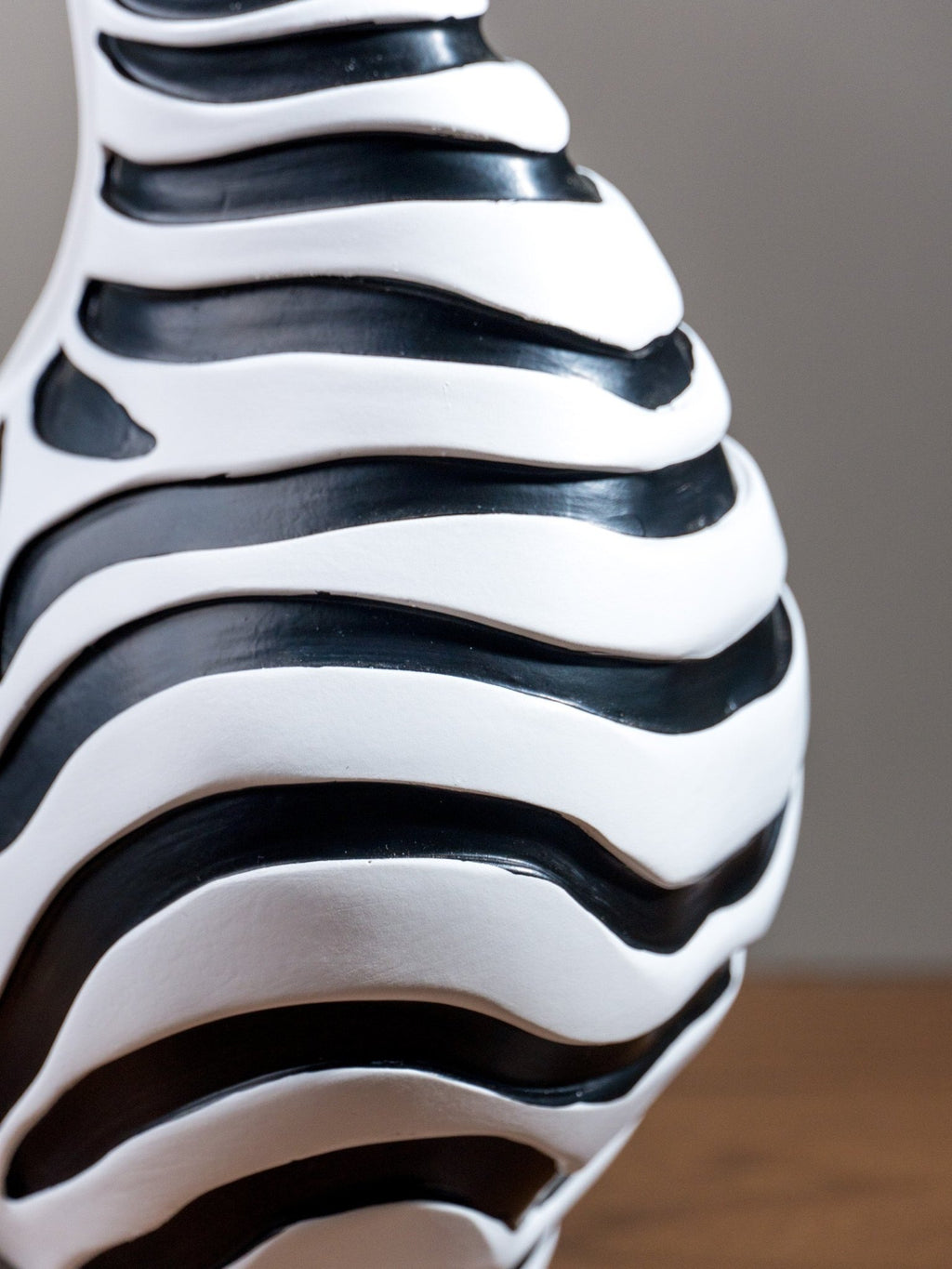 Black & White Zebra Sculpture Set - The Golden Theory