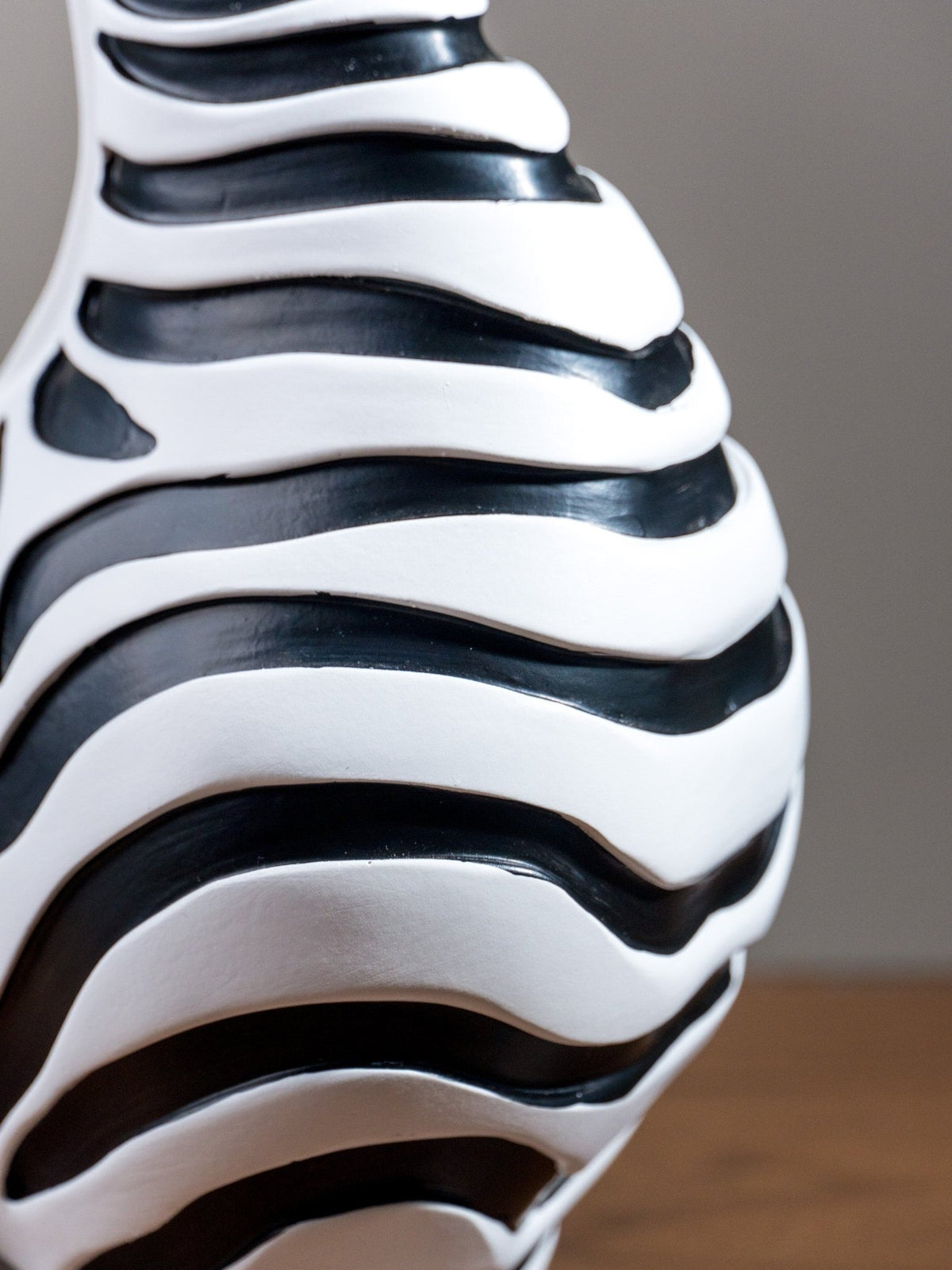 Black & White Zebra Sculpture Set - The Golden Theory