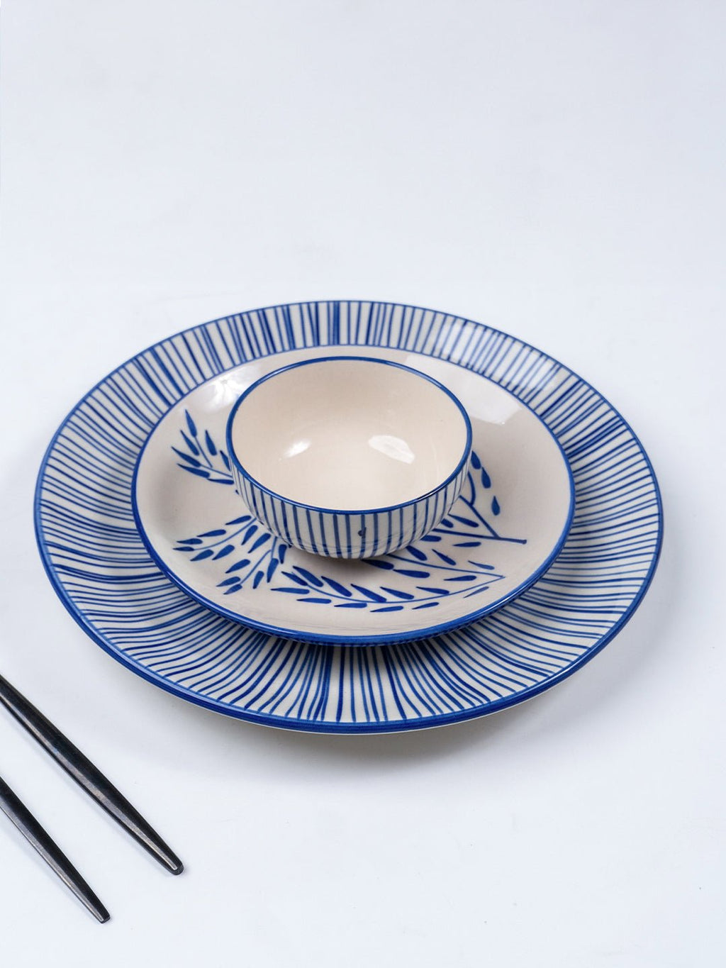Blue Floral Hand-Painted Ceramic Dinner Set of 22 - The Golden Theory