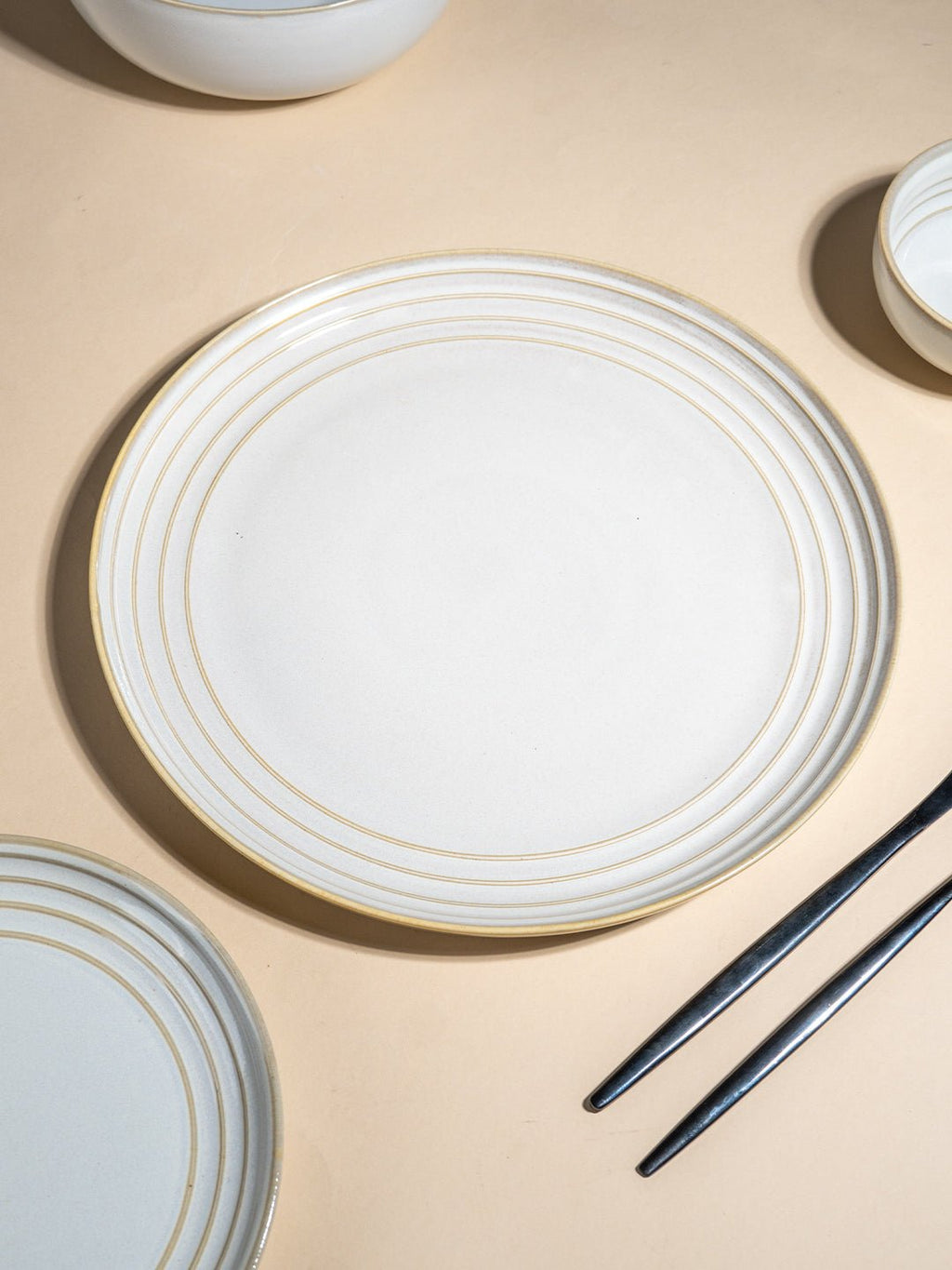 Classic Ivory Ceramic Dinner Plate - The Golden Theory