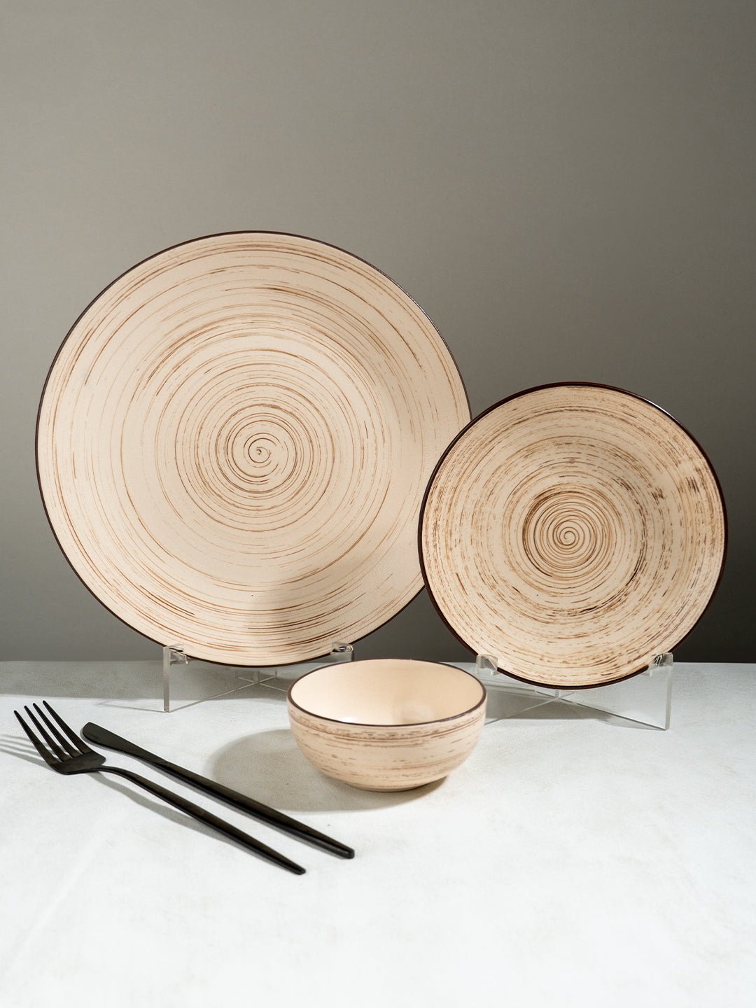 Cream Ceramic Spiral Dinner Set - Set of 18 - The Golden Theory