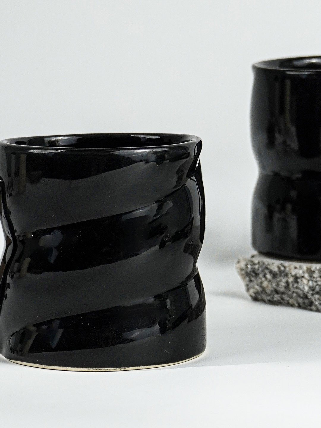 Curved Grip Design Black Ceramic Mug - The Golden Theory