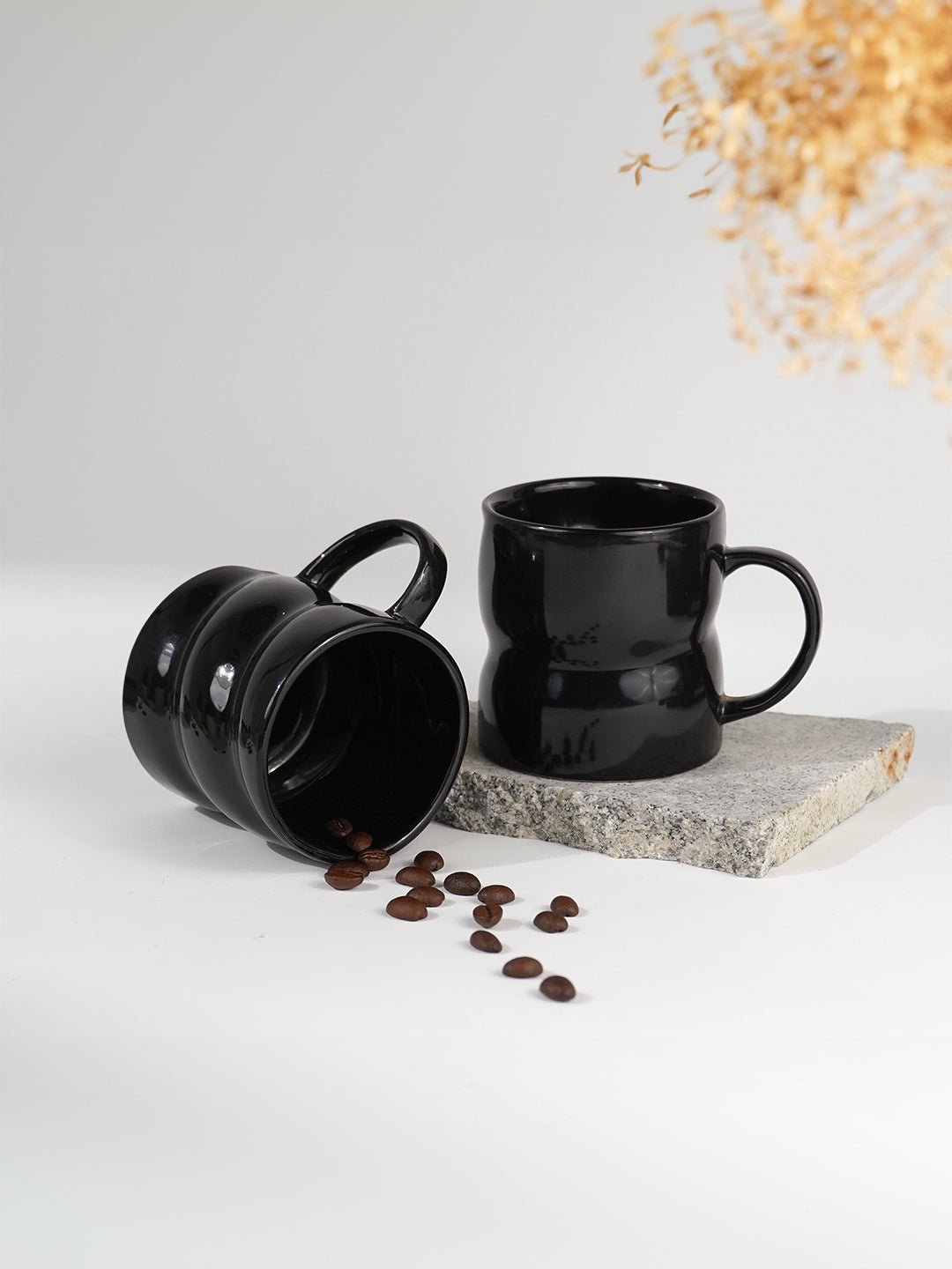 Curved Grip Design Black Ceramic Mug - The Golden Theory