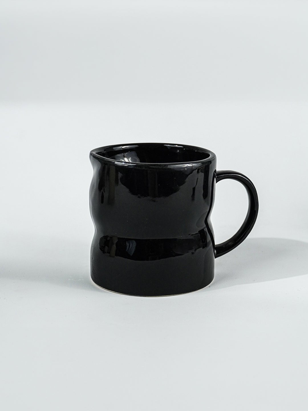 Curved Grip Design Black Ceramic Mug - The Golden Theory