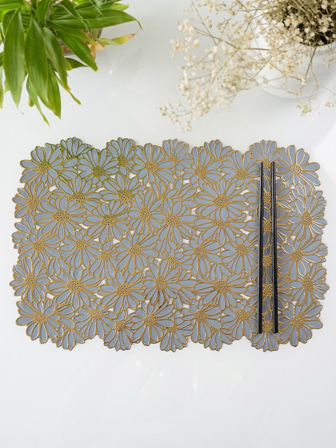Daisy Anti Slip Mats | Set of 2,6 - The Golden Theory Main image