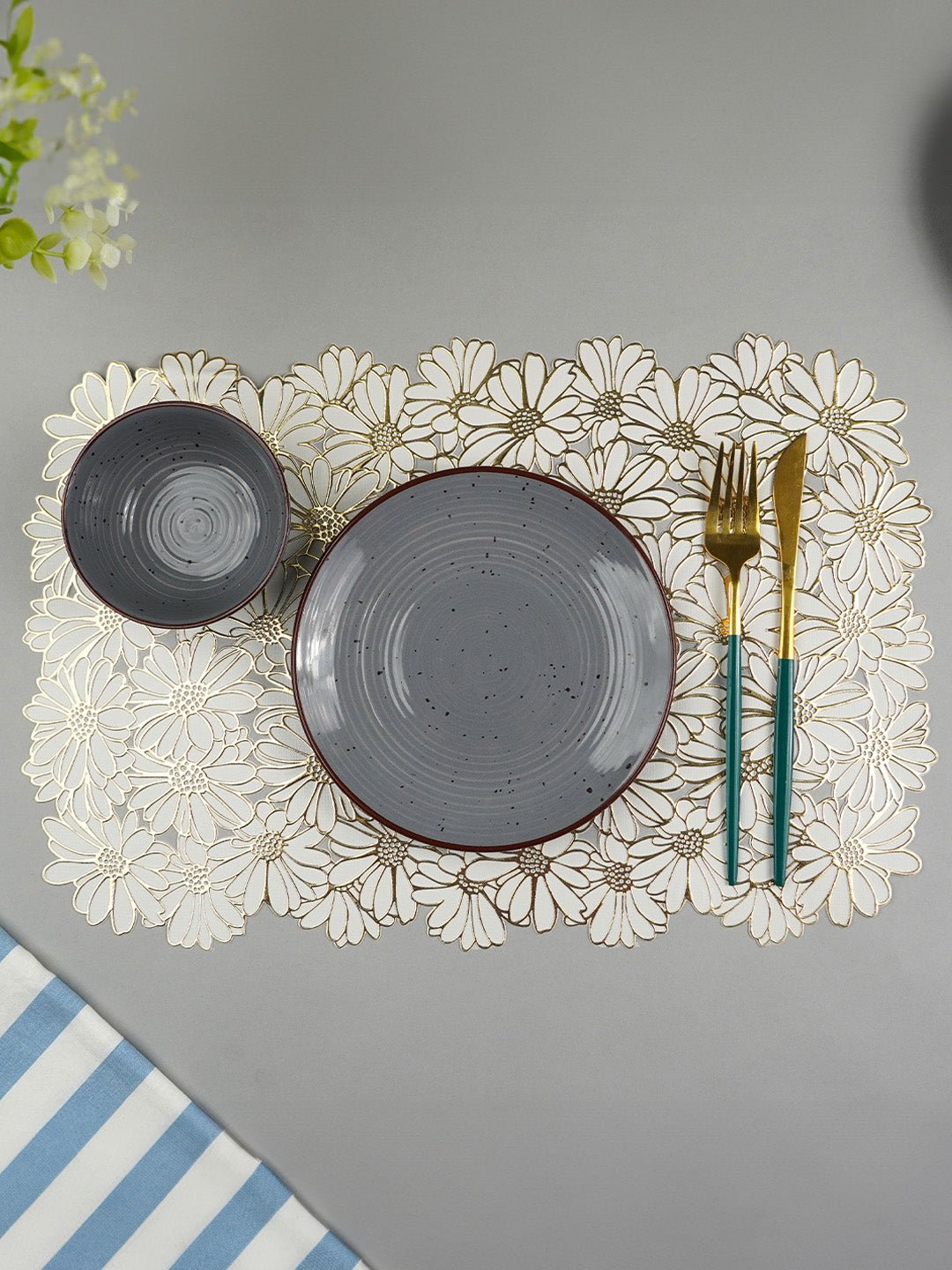 Elegant White & Gold Table Mat - Set of 2 & 6 - The Golden Theory
