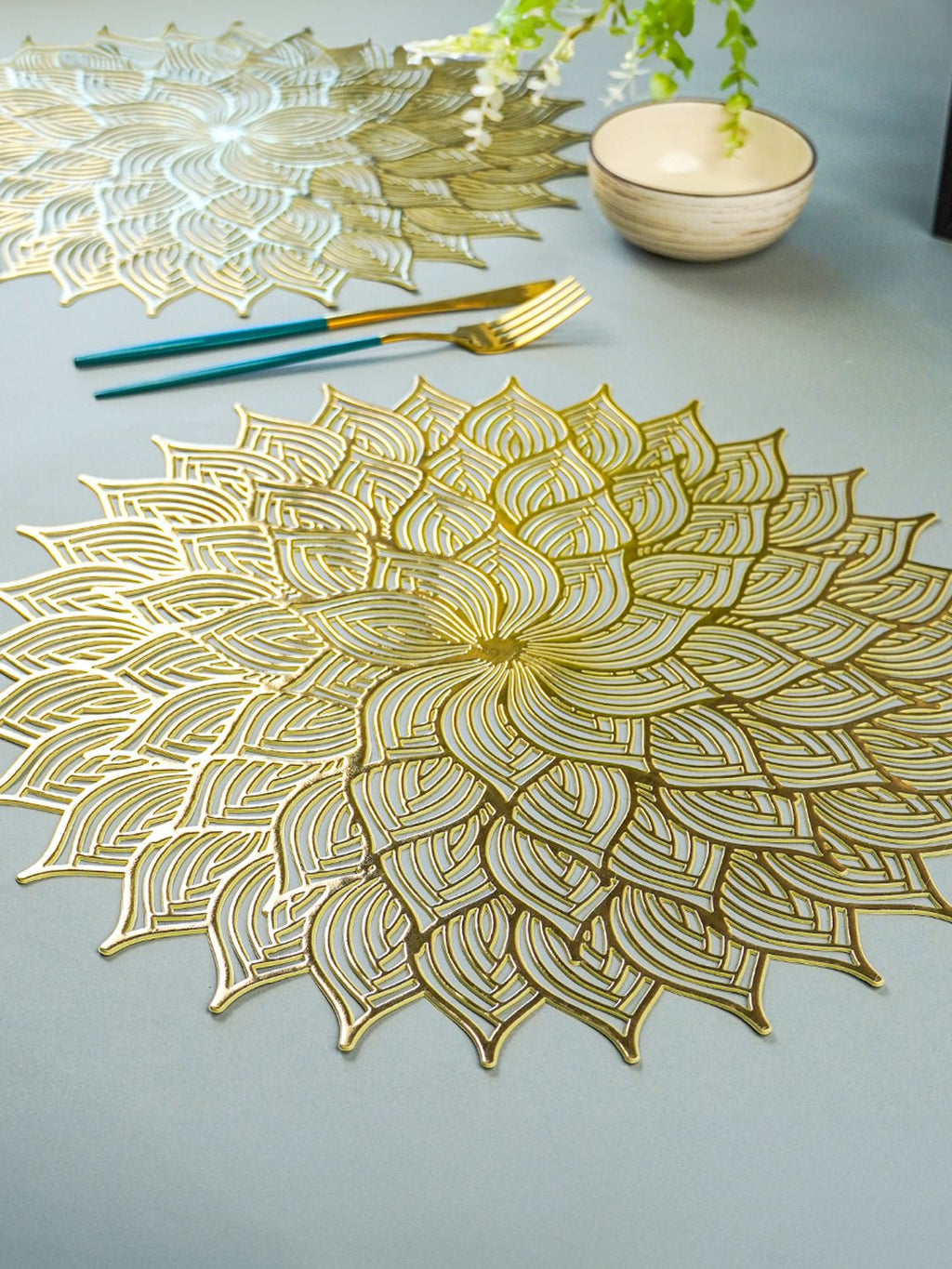Gold Floral Cutout Table Mat with Intricate Petal Design - The Golden Theory