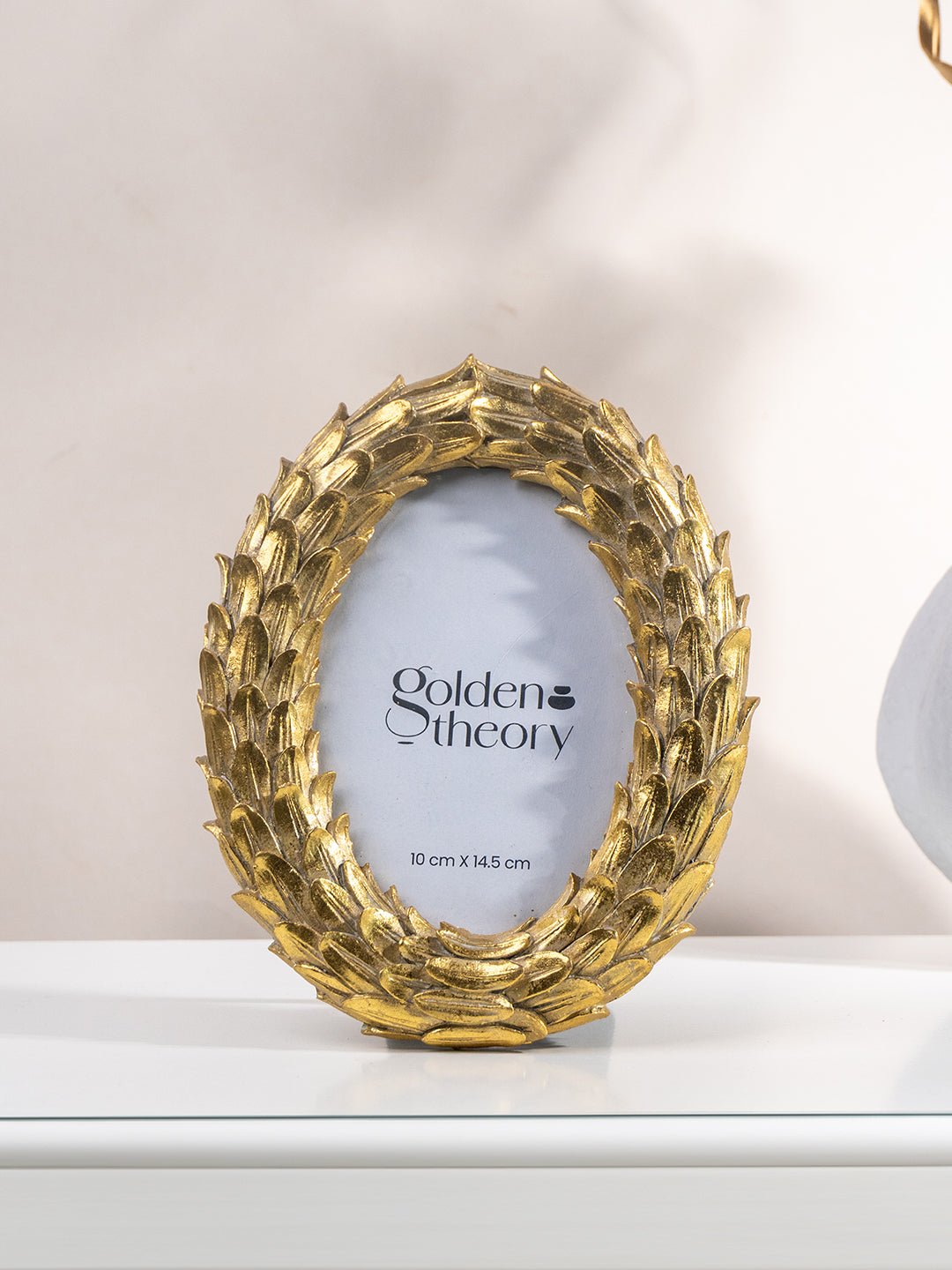 Gold Leaf Pattern Oval Photo Frame - The Golden Theory